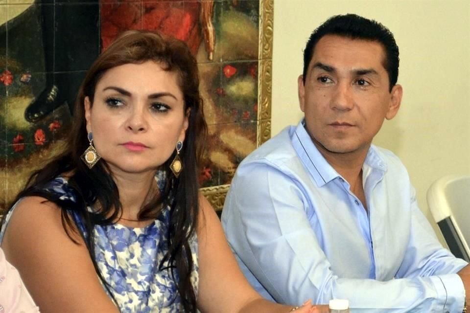 En imagen de 2014, José Luis Abarca, el entonces Alcalde de Iguala, con su esposa María de los Ángeles Pineda.
