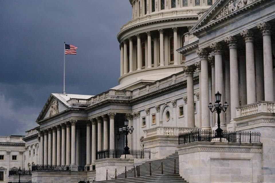 El proyecto de ley de Donald Trump que se está en el Congreso aumentaría déficits en 2,4 billones de dólares durante próxima década.