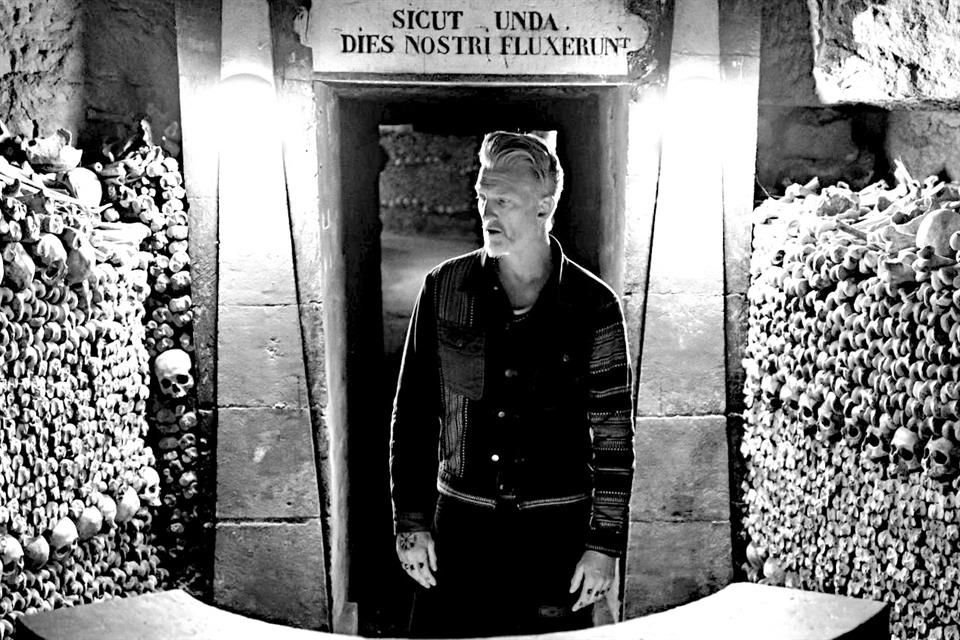 La banda de rock Queens of the Stone Age, liderada por Josh Homme, que tocará en noviembre en CDMX, estrena 'Alive in the Catacombs'.