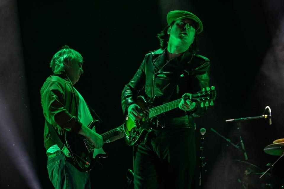 The Libertines, banda que se volvió de culto por su debut, 'Up the Bracket' (2002), y que llevaba casi una década sin venir, complació en el Pepsi Center WTC a las 7 mil personas que lo llenaron.