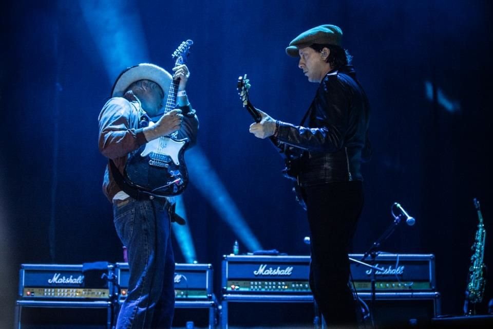Estuvieron ahí, como dos viejos camaradas, Peter y Carl, los protagonistas del 'bromance' que iba del odio al amor en conciertos y apariciones públicas.