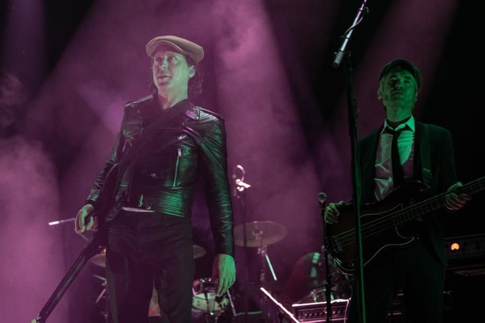El regreso de The Libertines a la CDMX provocó que varios fans 'rastrearan' su arribo y se hospedaran en el mismo hotel que los británicos, en la Colonia Condesa.