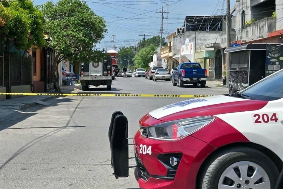 Unidades municipales fueron apostadas a los alrededores para impedir el paso de vehículos.