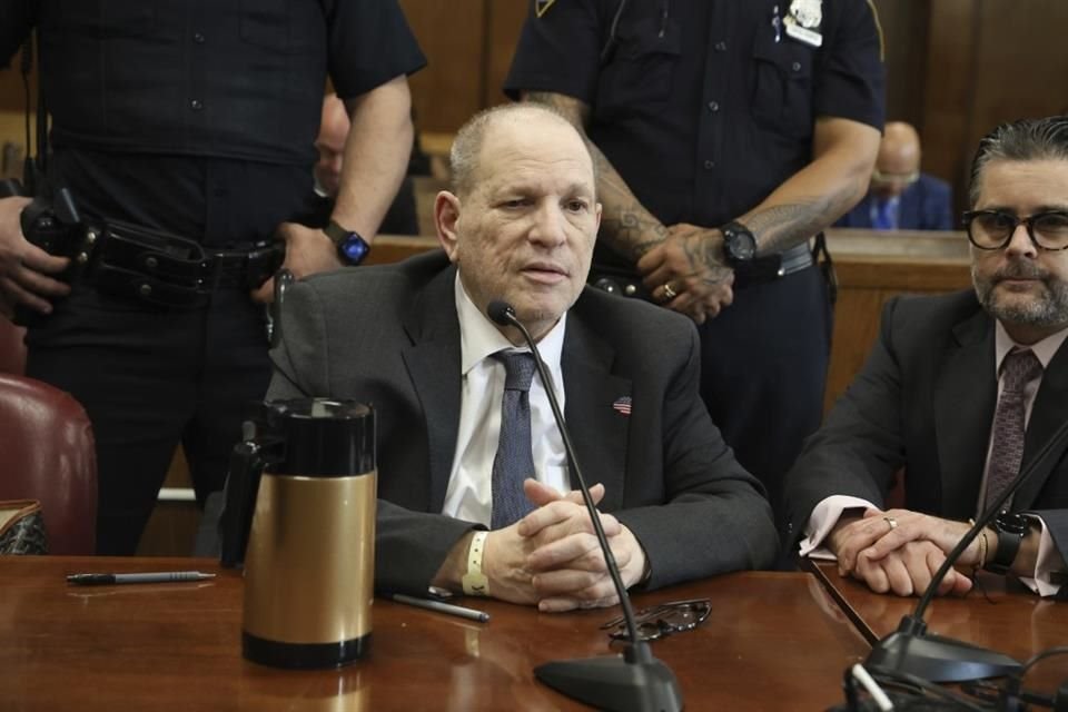 Weinstein, productor de cine galardonado con un Óscar de 73 años, enfrenta dos cargos de acto sexual criminal.