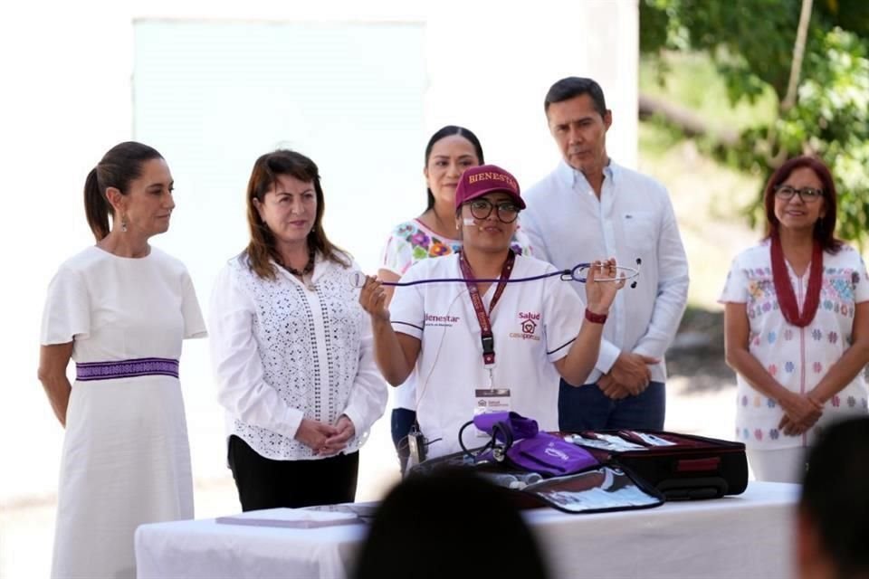 La Presidenta Sheinbaum busca que los servidores de salud realicen 10 visitas diarias a adultos mayores en el programa Salud Casa por Casa.