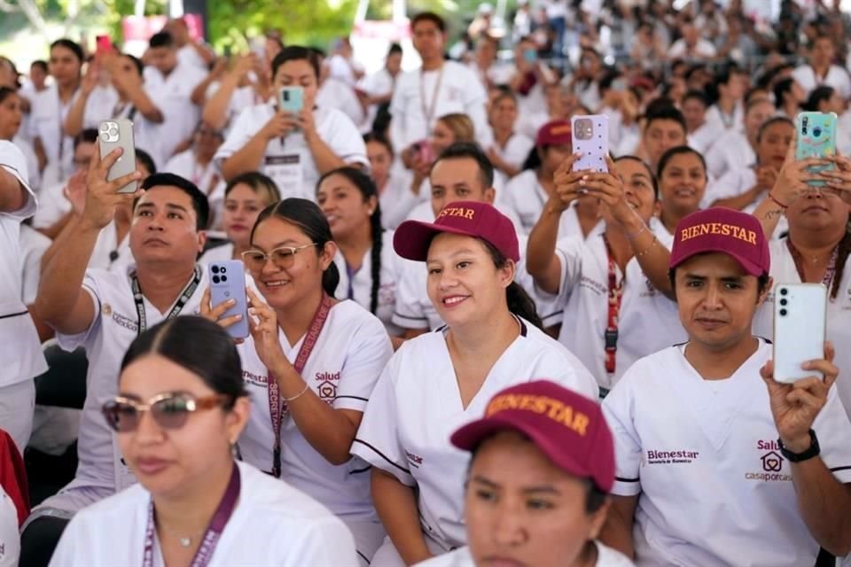 La Presidenta Sheinbaum busca que los servidores de salud realicen diez visitas diarias a adultos mayores en el programa Salud Casa por Casa.