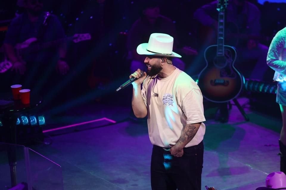 El set arrancó con 'The One (Pero No Como Yo)', su colaboración con Kane Brown, y cerró con su exitoso tema 'Primera Cita'.