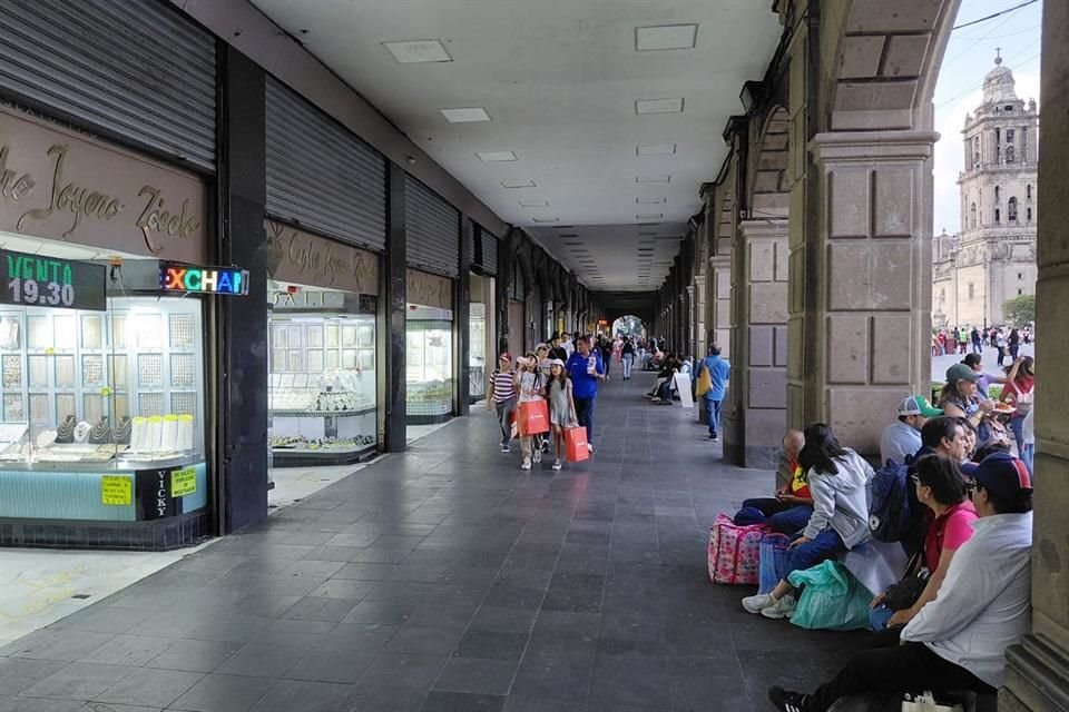 Ayer, comerciantes notaron un mayor flujo de compradores.  