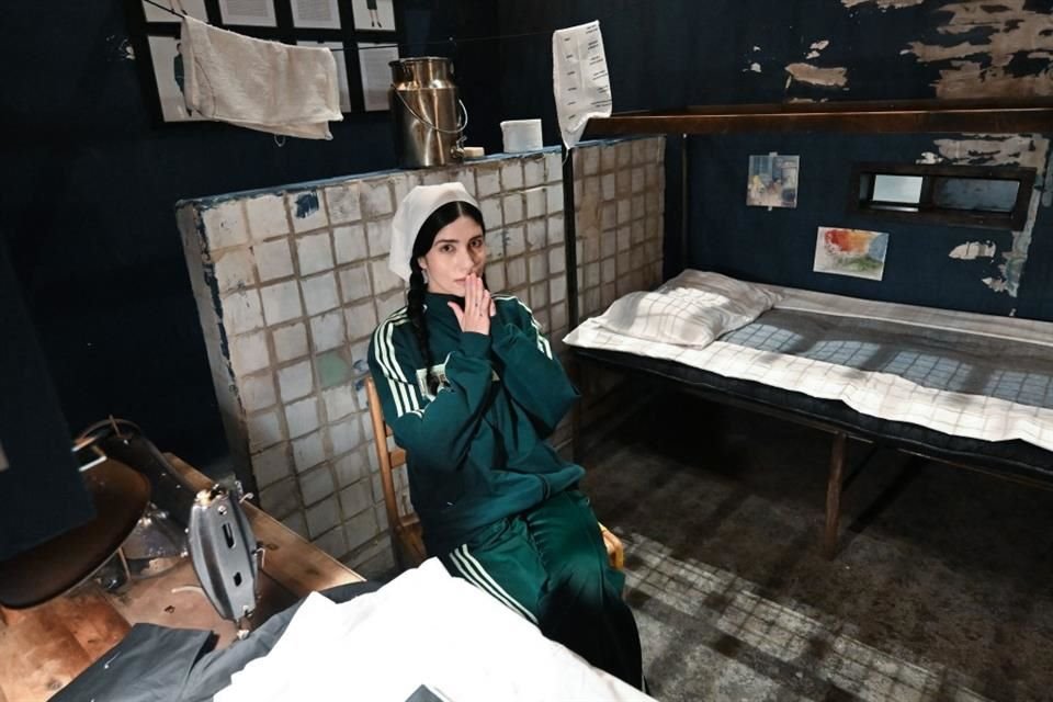 Tolokonnikova busca ahora enfrentar a los espectadores a las consecuencias de lo que ve como el avance de una nueva forma de control a través de la vigilancia continua y de la tecnología.