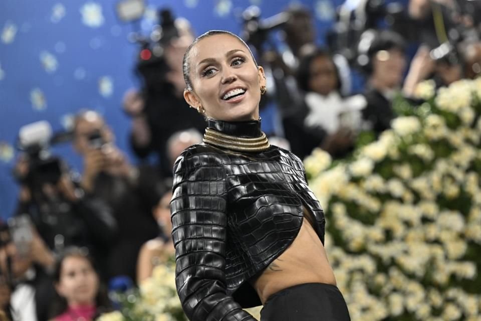 Afortunadamente, según la cantautora, esa etapa ya quedó atrás y actualmente trata de mantenerse sobria y sin mentirle a su equipo de trabajo.