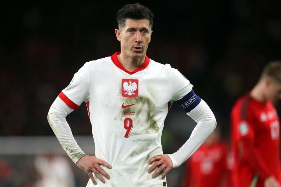 Robert Lewandowski renunció a la Selección de Polonia por diferencias con el entrenador Michal Probierz, quien le dio la cinta de capitán a Piotr Zielinski.