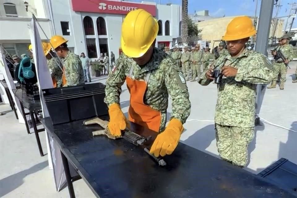 Al finalizar la muestra se ofreció una demostración pública del proceso de destrucción del arsenal.