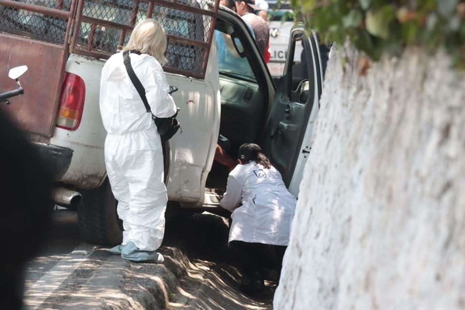Un hombre fue asesinado a balazos cuando viajaba abordo de una camioneta junto a su esposa.