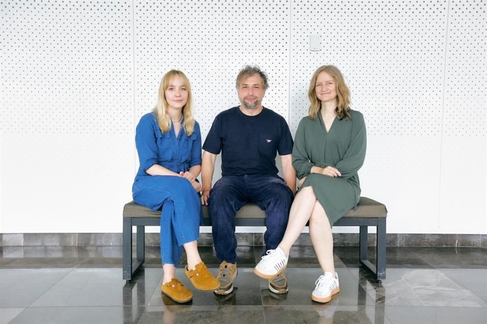 Olivia Vinall, actriz de Leonora, Thor Klein y Lena Vurma, co-directores de Leonora.
