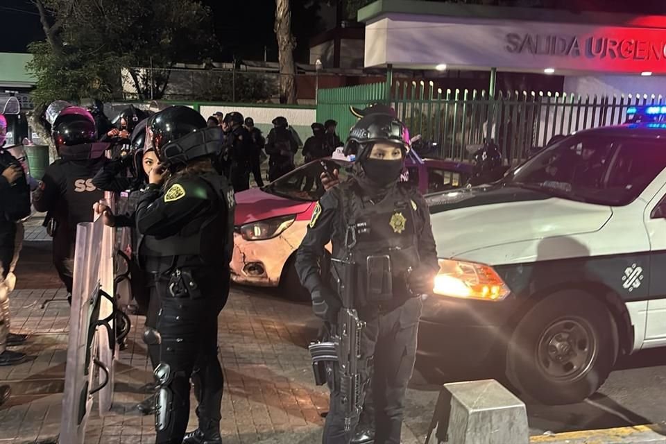 Policías custodiaron el hospital para evitar que el detenido fuera sacado.