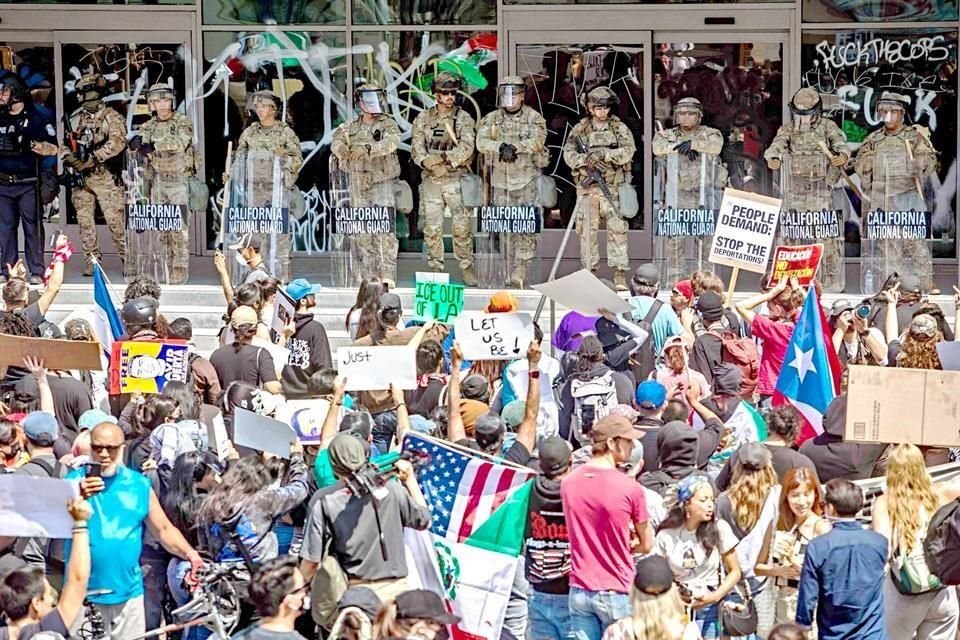 Casi 5 mil elementos de la Guardia Nacional y marines reforzaron ayer la vigilancia en Los Ángeles, mientras que las manifestaciones contra las redadas se extendieron a más de 20 ciudades de EU.