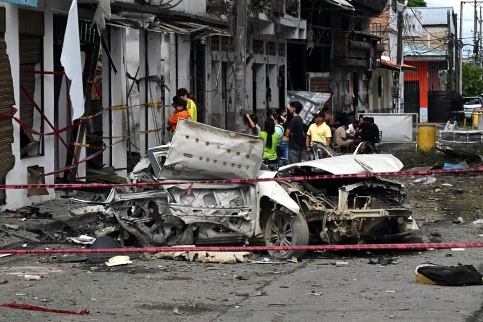 Siete atentados con explosivos, cuatro de ellos con coche bomba, causaron al menos un muerto este martes en una región del suroeste de Colombia, informó la Policía.