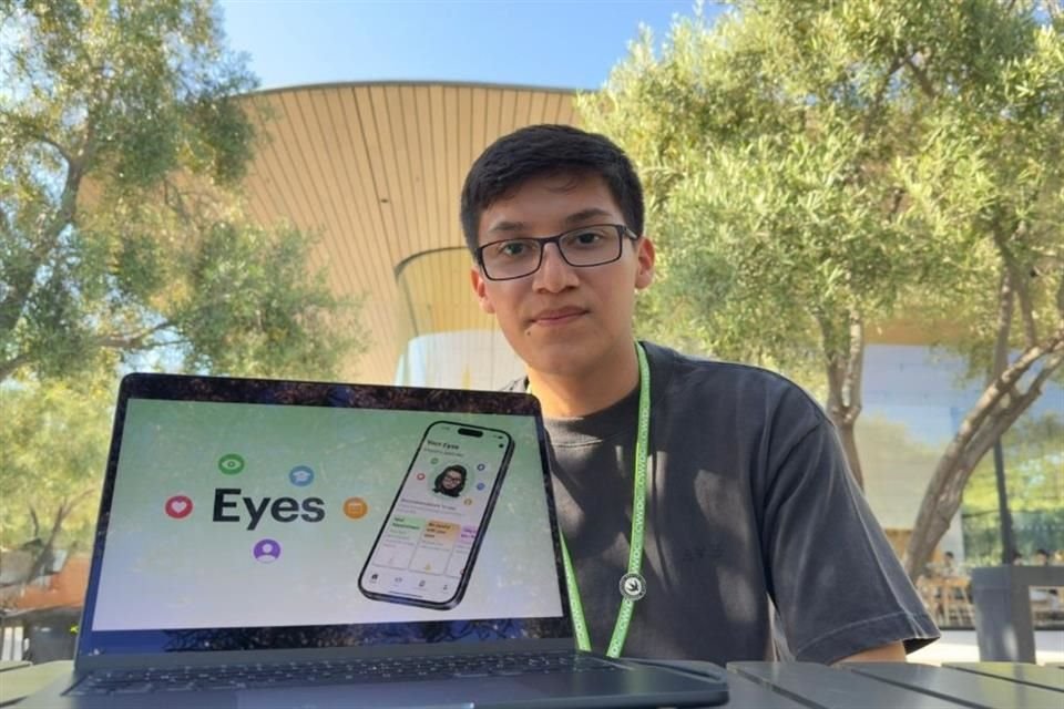 Leonardo, quien estudia Ciencias Computacionales en el Tecnológico de Monterrey, asegura que comenzó a desarrollar la aplicación 'Eyes' motivado por sus dificultades con la vista.