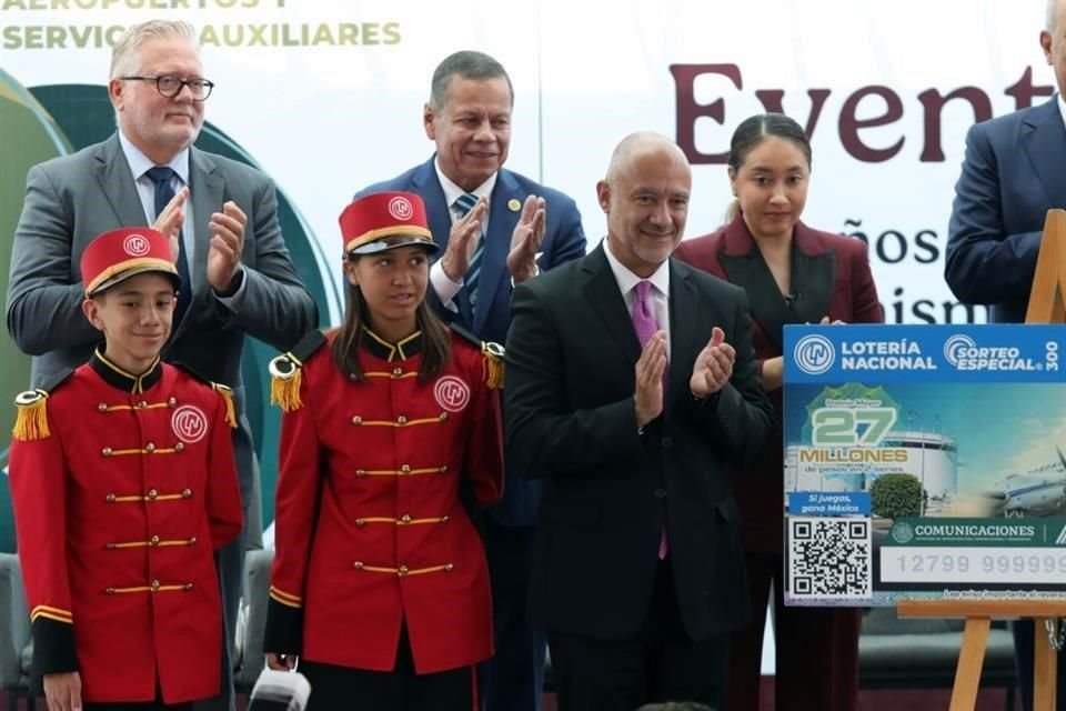 En el primer eje estratégico se tienen algunos retos como lograr la  adopción de algunos sistemas como ADS-B GNSS, PBN WAAS.