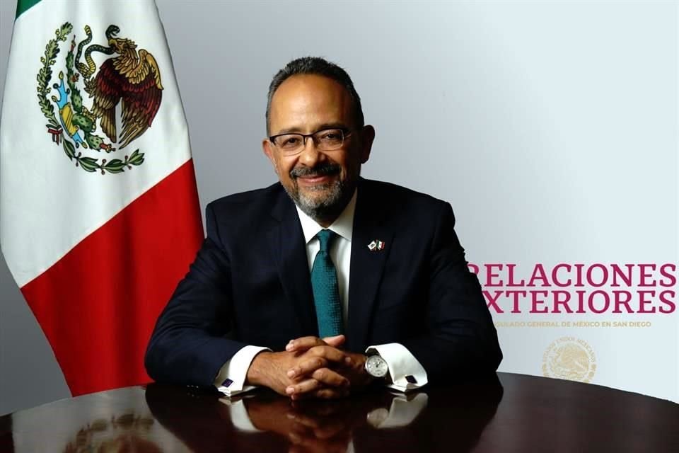 Carlos González, cónsul en Los Ángeles