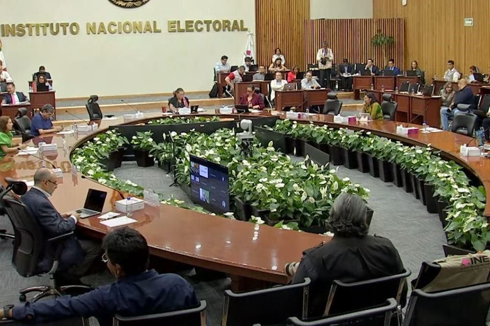 El Consejo General del INE revisará mañana miércoles el dictamen aprobado por la Comisión de Fiscalización.
