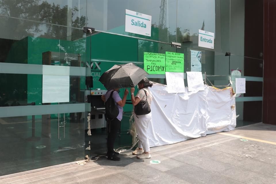 Los funcionarios demandan un aumento de 10 por ciento directo al salario y de 3 por ciento en prestaciones.