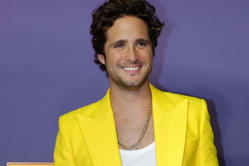 Cuando reflexiona sobre cómo se ha retratado a los mexicanos en las pantallas, el actor considera que en su mayoría ha sido en historias de narcotraficantes, de migrantes y de pobreza.