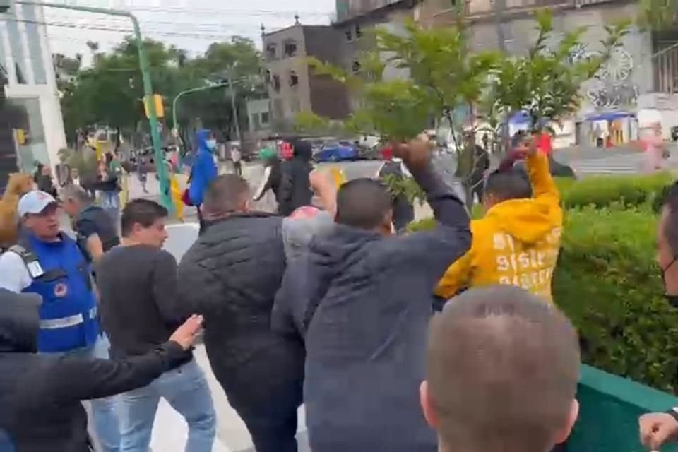 'Son grupos de choque que están queriendo impedir que se continúe con el paro, esto está llegando a niveles de violencia cuando nosotros no hemos violentado en ningún momento', indicó una trabajadora.