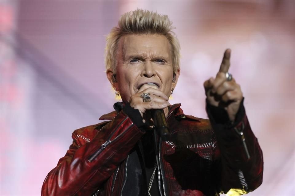 El cantante Billy Idol estuvo al borde de la muerte por una sobredosis de heroína en 1984; ahora narra su lucha en un nuevo documental.