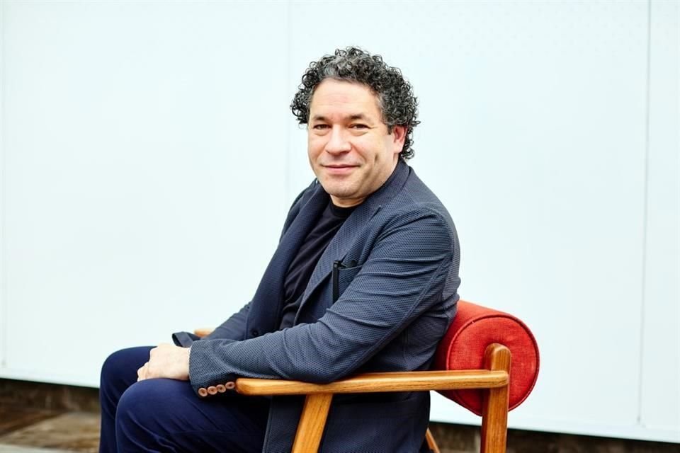 El director de orquesta Gustavo Dudamel presenta en el Festival Internacional de Cine de Guadalajara el documental 'El Canto de las Manos', dirigido por su esposa María Valverde.