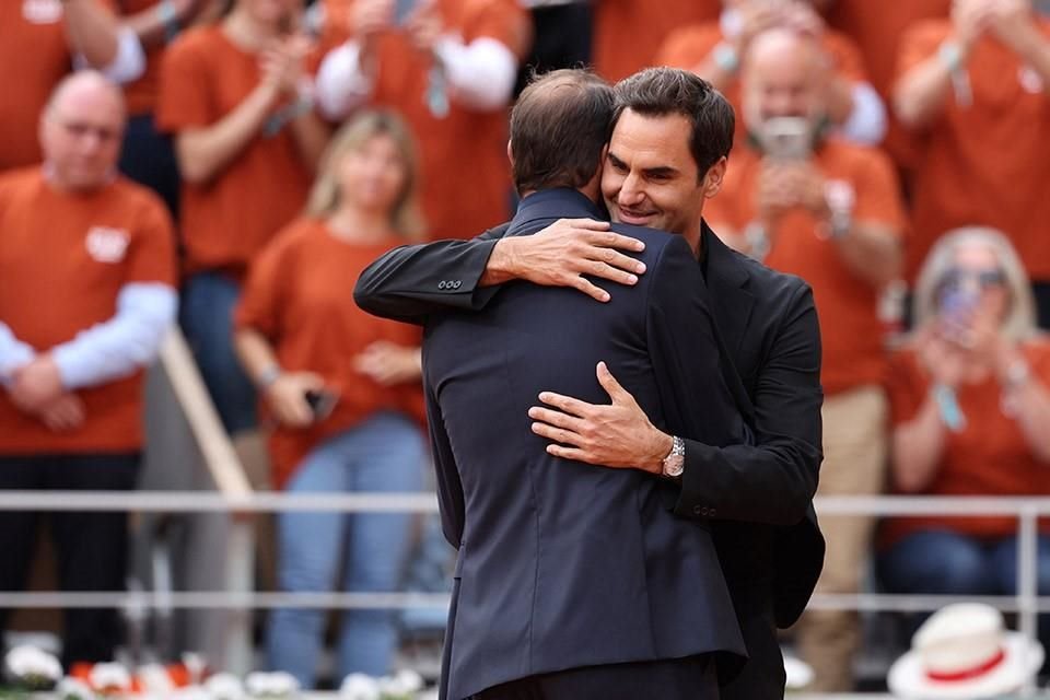 Roger Federer en la pista de Philippe-Chatrier.