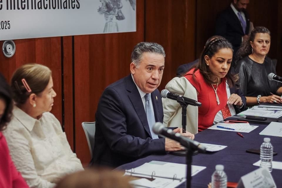 El senador Enrique Inzunza dijo que, tras los conservatorios, analizan los posibles cambios que le realizarán al dictamen para la iniciativa presidencial en materia de telecomunicaciones.