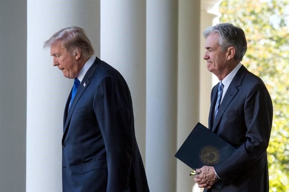 El Presidente Donald Trump y el jefe de la Reserva Federal estadounidense, Jerome Powell.