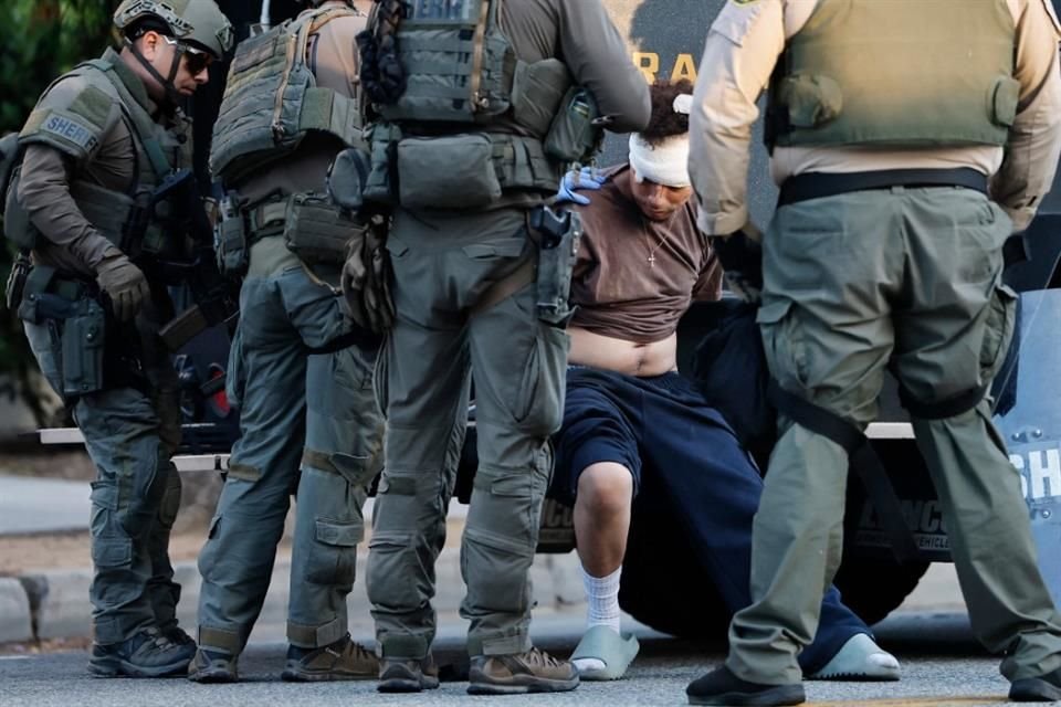 El Gobernador de Texas dijo que más de 7 mil agentes, incluidos 5 mil de la Guardia Nacional, están desplegados para protestas contra redadas.