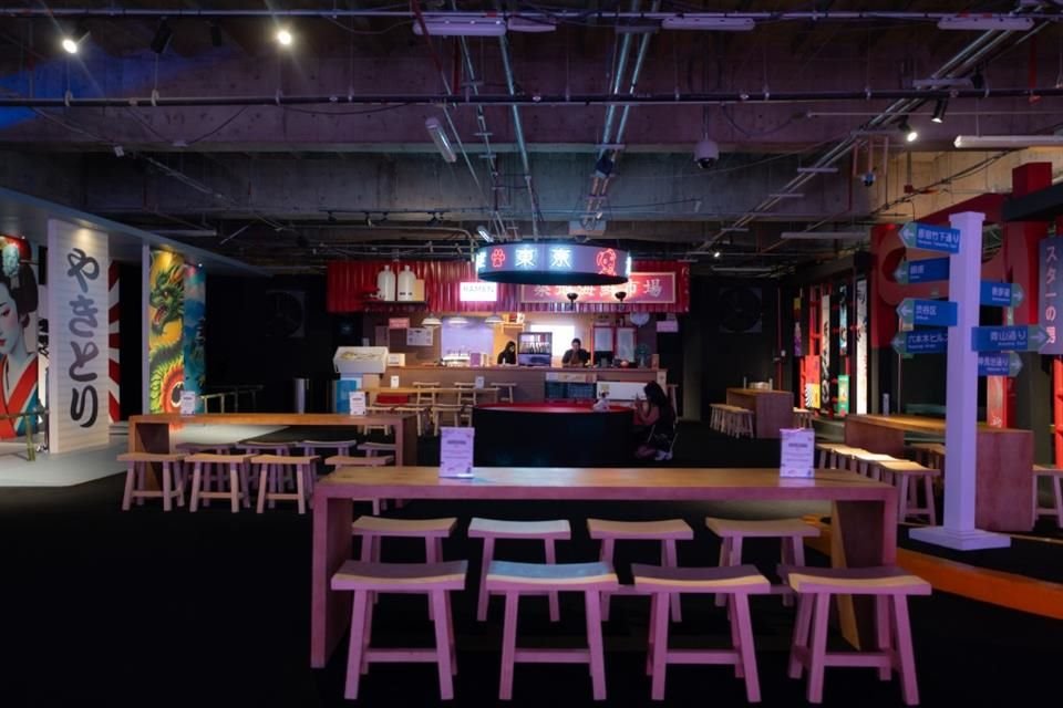 Además de las instalaciones, Crossing Tokio también cuenta con opciones de alimentos, bebidas y más, para degustar antes o después del recorrido.