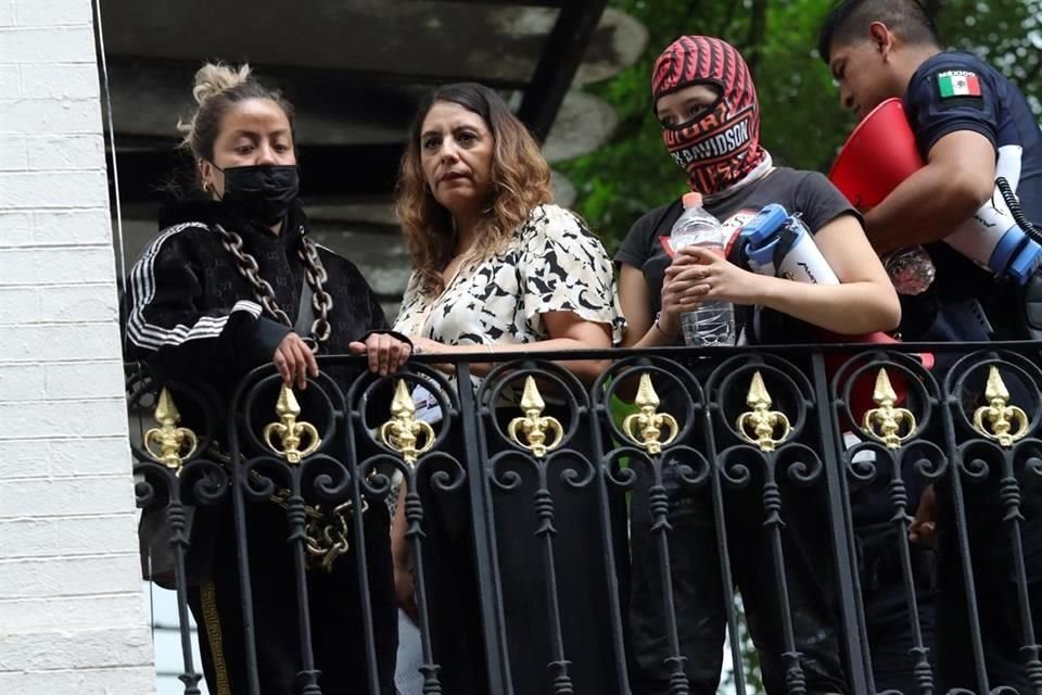 Las mujeres demandan justicia para una menor abusada sexualmente por policías de Chimalhuacán.