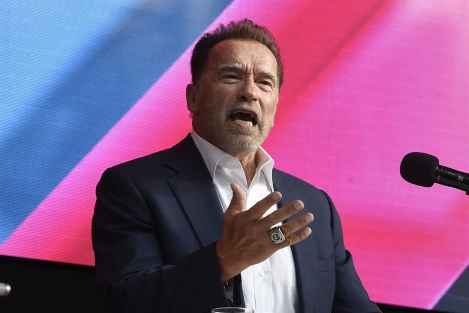 Arnold Schwarzenegger criticó a políticos por ignorar la reforma migratoria y mal manejo de protestas contra ICE en Los Ángeles.