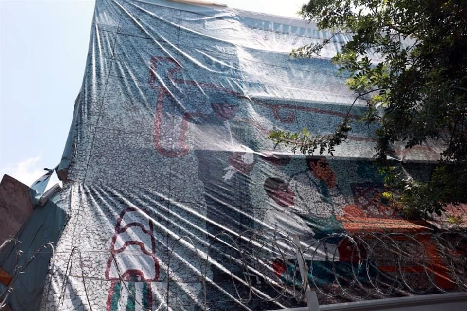 Los murales del Centro SCOP fue retirados del complejo arquitectónico y permanecen bajo resguardo.