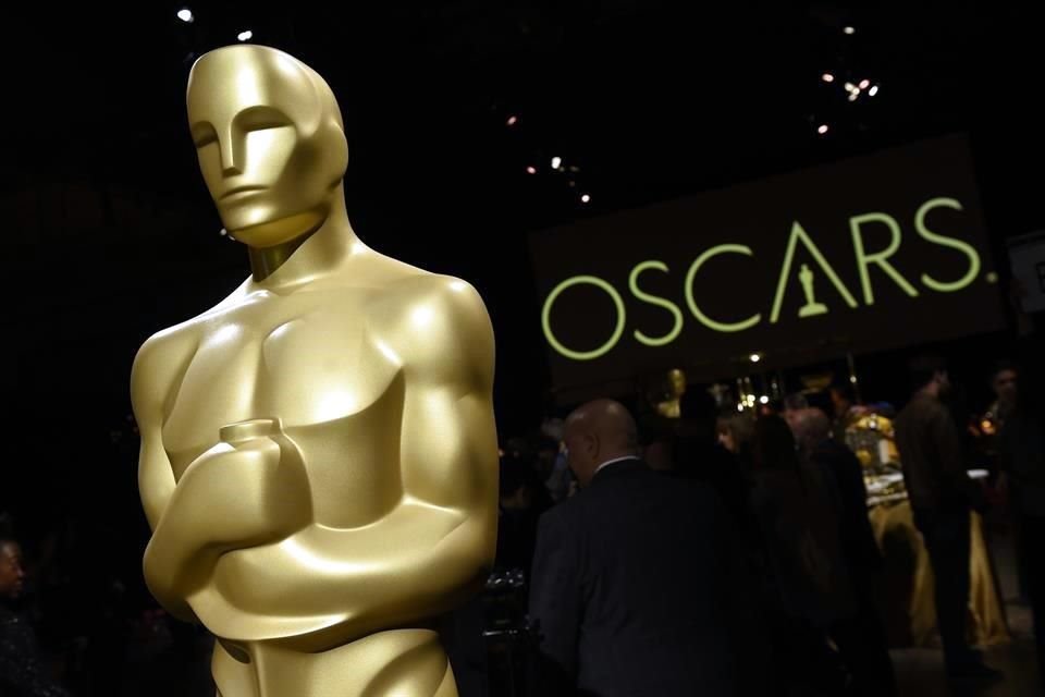 Los eventos y proyecciones en persona relacionados con los Óscar fueron pospuestos para 2022,  seguirá con sala virtual para votantes.