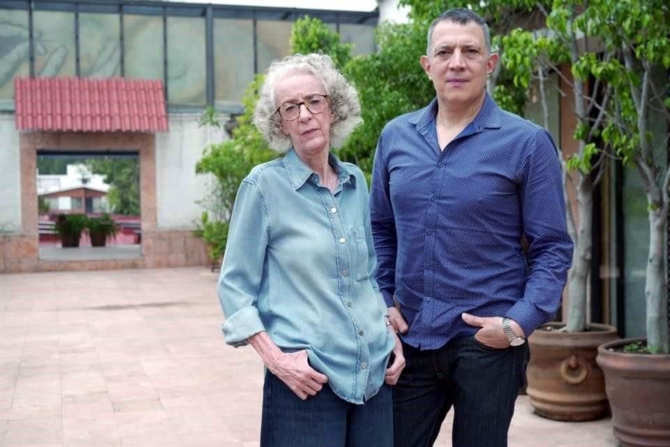 La antropóloga Marta Lamas  y Rodrigo Parrini, académico experto en estudios de género, son los coordinadores del libro 'Nostalgia de Monsivais'.