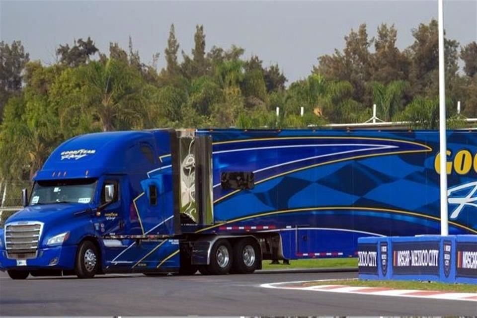 Los autos de la Nascar Cup Series viajaron desde Michigan a la capital del País.
