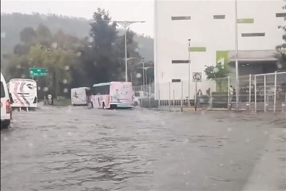 Inundaciones han provocado caos en la zona de Indios Verdes.