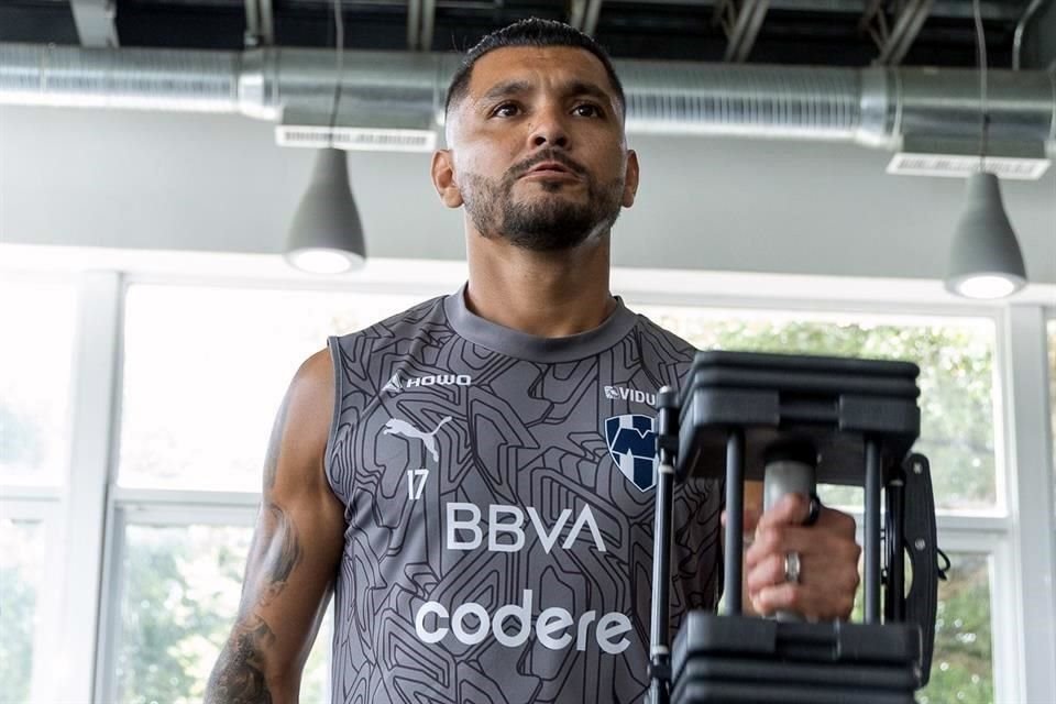 Jesús Corona y Rayados parten esta tarde a Los Ángeles.