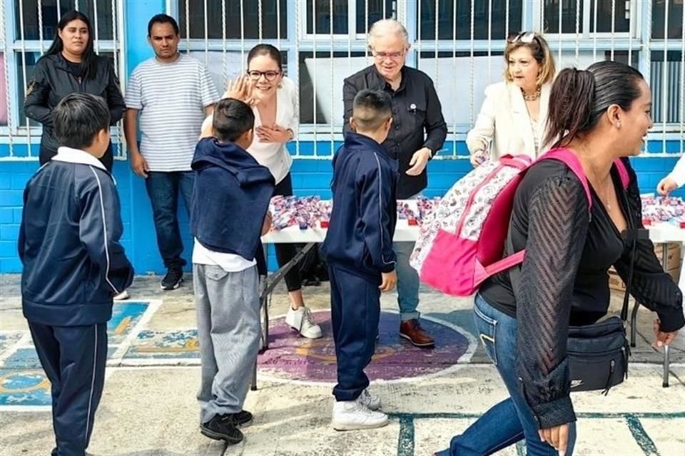 La entrega contó con la participación de la Fundación de la Asociación Dental Mexicana (FADM).
