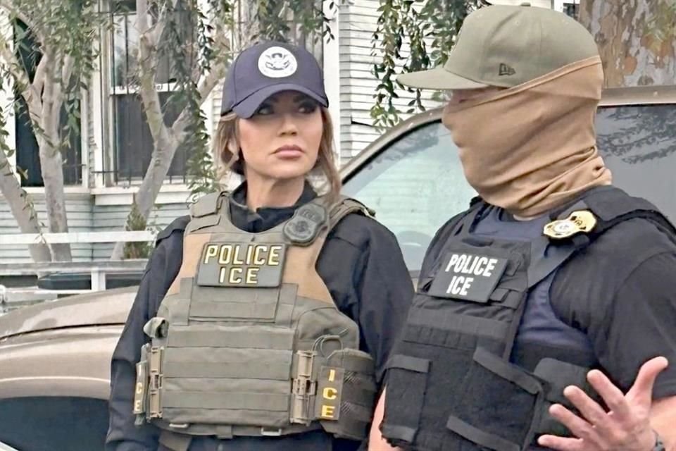 La Secretaria de Seguridad Interior, Kristi Noem, encabezó operativos en Los Ángeles.