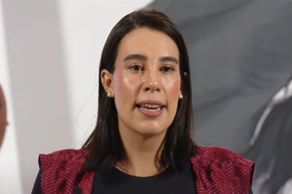 La Secretaria de Turismo, Josefina Rodríguez, en la mañanera.