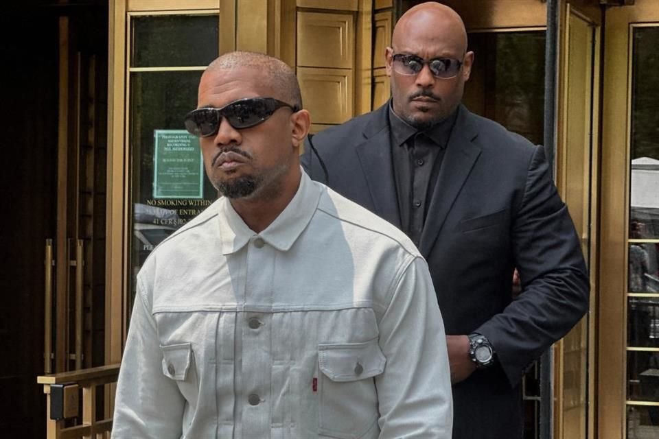 El rapero Kanye West apareció en el juicio de Sean 'Diddy' Combs por tráfico sexual; fue a mostrarle apoyo, pero no confirmó si testificará.