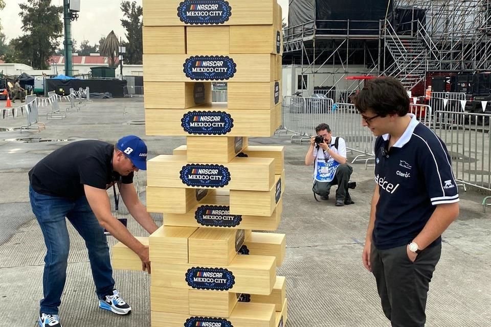 El jenga gigante estuvo presente.