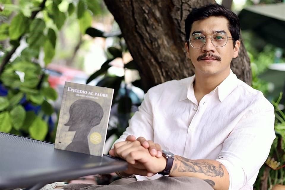 Entre la poesía y la práctica clínica, podría decirse que Orlando Mondragón dedica su tiempo a la sanación del cuerpo humano y, también, a la del alma.