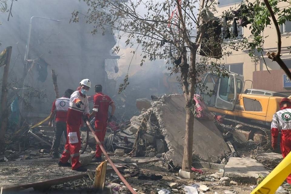 Minister obrony Izraela powiedział, że „Teheran spłonie”, jeśli Iran będzie kontynuował ataki rakietowe na jego kraj.